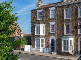 Lovely House on Trinity Square, ξενοδοχείο σε Margate