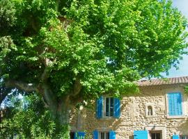 Les Volets Bleus Provence, къща за гости в Салон дьо Прованс