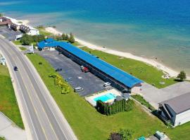 Days Inn & Suites by Wyndham St. Ignace Lakefront: Saint Ignace şehrinde bir otel