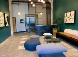 Charming Lofts in the Heart of Hollywood, hotel near Hollywood & Vine, Los Angeles