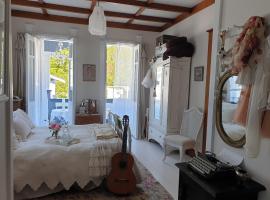 Cabins on Tudor bed & breakfast, Hotel am Strand in Motueka