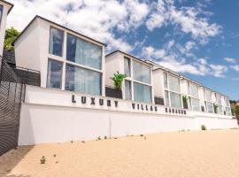 Luxury Villas Kabakum - Free Private beach & Free Parking, huisdiervriendelijk hotel in Goudstrand