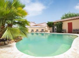 4 Bedroom Awesome Home In Le Muy, villa em Le Muy