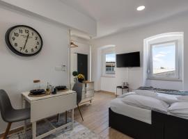 Agostini - Contactless Smart Studios - PAID GATED PRIVATE PARKING, hotel en Rijeka