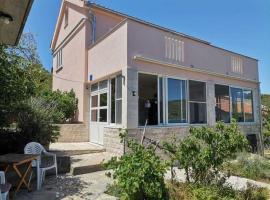 Detached Holiday house few steps from the beach 2 beautifull sea view terraces, villa à Veli Rat