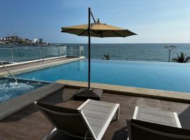 Luxury condo en Malecón, Alberca Infinity & Jacuzzi、マサトランのコンドミニアム