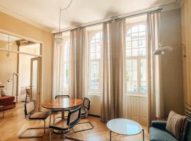 Villa Theatro Heritage Apartments, cheap hotel in Braga