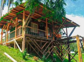Cabaa Type Glamping - with swimming pool, καταφύγιο σε Rizaralda