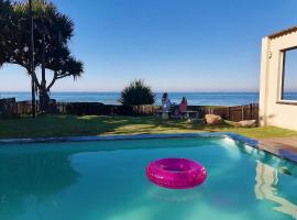 Southern Comfort - On the Pool, serviced apartment in Margate