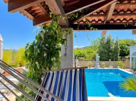 Apartman Gorana with swimming pool, hotell sihtkohas Jelsa