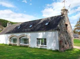 Garbity Cottage, holiday home in Fochabers