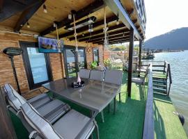 Holiday Bicaz Bungalows On The Lake，比卡茲的飯店