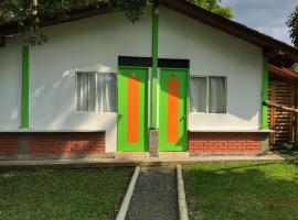 Room in Guest room - Room with 2 double beds - Number 14, Ferienunterkunft in Risaralda