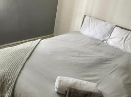 Spacious Victorian Double Room 2, guest house in Doncaster