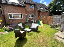 Modern house in the heart of the Lutterworth, hotel with parking in Lutterworth