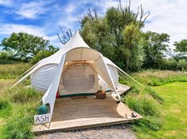 Finest Retreats - Ash Lotus Belle Tent, chalet i Ilfracombe