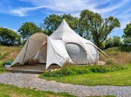 Finest Retreats - Beech Lotus Belle Tent, chalet de montaña en Ilfracombe
