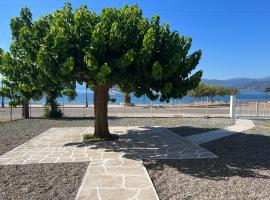 PebBle Apartments, hotel en Marathias