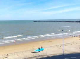 Penthouse Apartment with seaviews, apartment in Walton-on-the-Naze
