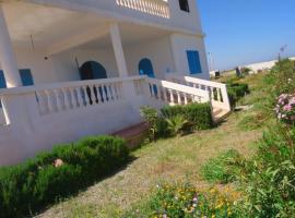 Villa en el campo sobre el mar โรงแรมราคาประหยัดในRas El Ma