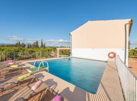 Can Rafelino, pool and relax, hotel amb aparcament a Llubí