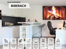 Relax-Apartment Biberach - Relax Massagesessel - Smart-TV 85 Zoll - voll ausgestattete Küche - High-Speed Internet - Arbeitsplatz mit Curved Monitor, hotel econômico em Biberach an der Riss