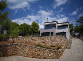 Pines sea view villa 170 sqm in Theologos, hotel with parking in Theologos