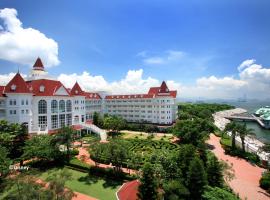 Hong Kong Disneyland Hotel: Hong Kong, Hong Kong Disneyland yakınında bir otel