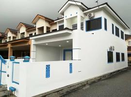 Santorini 4 Bedrooms Full Air Cond Entire Home by Grab A Stay, gistirými með eldunaraðstöðu í Ipoh