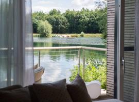 Lakeside Villa at the Lakes By Yoo, Cotswolds, atostogų namelis mieste Lečleidas