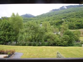 CG APPART**4 PERS VUE GAVE BALCON 5 MN LUZ, hotel com piscina em Luz-Saint-Sauveur