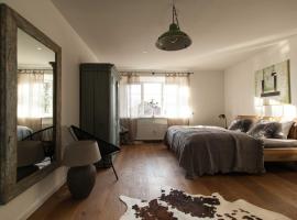 Modern-bayrisches Apartment mit Seeblick, apartment in Tegernsee
