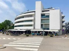 Petit Ancora, Frente a Playa grande