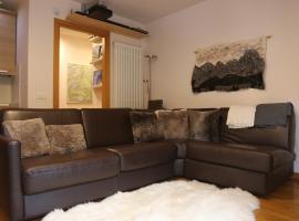 Italian Apartment with Hot Tub, hotel v v Arabbě