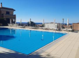 Appartamento Nuccia - Box Auto Gratuito e Biancheria Inclusa, hotel with pools in Pietra Ligure