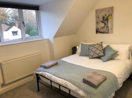 Surrey - Private House with Garden & Parking 13, hotel spa a Wentworth