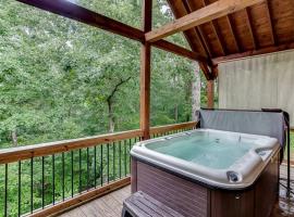 Deluxe Couples Cabin on Creek, hotelli kohteessa Cornelia