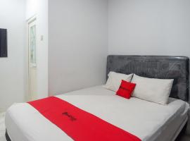 RedDoorz At Jalan Raya Baturaden, viešbutis mieste Rempawah