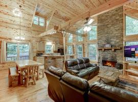 Amazing 4 Bed Family Cabin w Game Room, hotelli kohteessa Cornelia