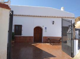 Casa Cueva EL ZAGAL, casa de férias em Guadix