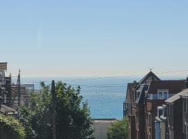 a sea view property with a short walk to beach, hotel in Ramsgate