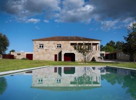 Countryside Villa with Nature & Pool - 'Casa dos Vasconcelos', hôtel à Chaves