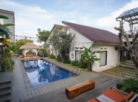 Omah Angkul Angkul Villa, hotel with pools in Lembang