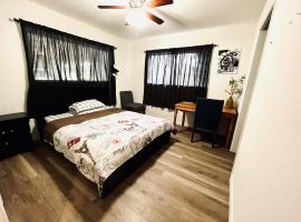 Cozy Private Bed & Bath near Medical Center, Galleria and DT, hotel i Houston