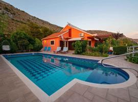 Holiday home in Podstrana 7300, hotel in Bajnice