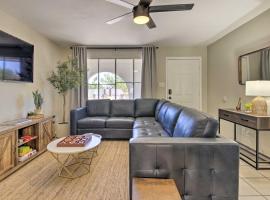 Pet-Friendly Peoria Home Patio, Grill and Foosball!, familjehotell i Peoria