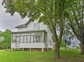 Remodeled Cecil Farmhouse, Near Shawano Lake!