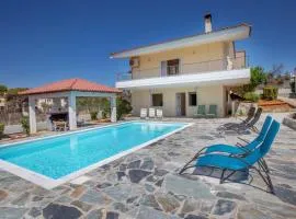 Villa with Private S Pool-Theologos by GHH