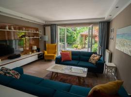Family / Coworking Retreat Belgrade, hotel u Beogradu