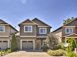 Portland Home with Private Hot Tub 9 Mi to Downtown, ξενοδοχείο σε Μιλγουόκι